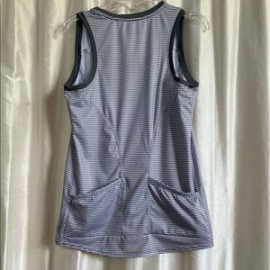Performance tank w POCKETS.  Gray Wht stripe